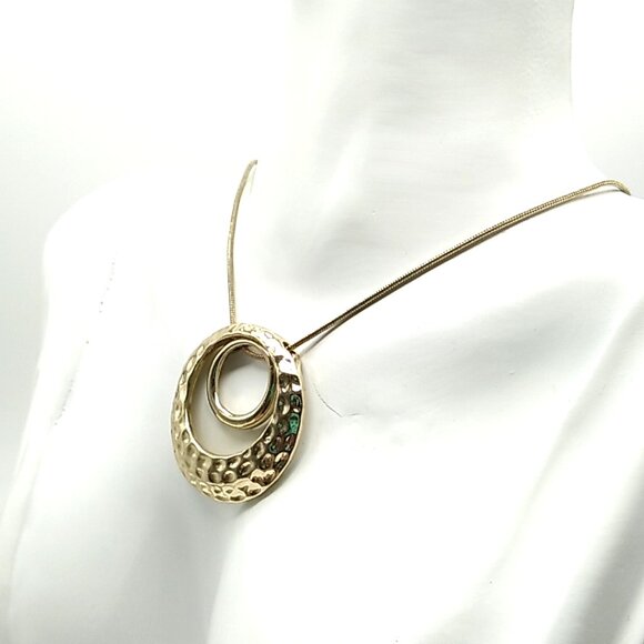 Kim Rogers Gold-tone Hammered & Smooth Pendant Necklace - Picture 12 of 15